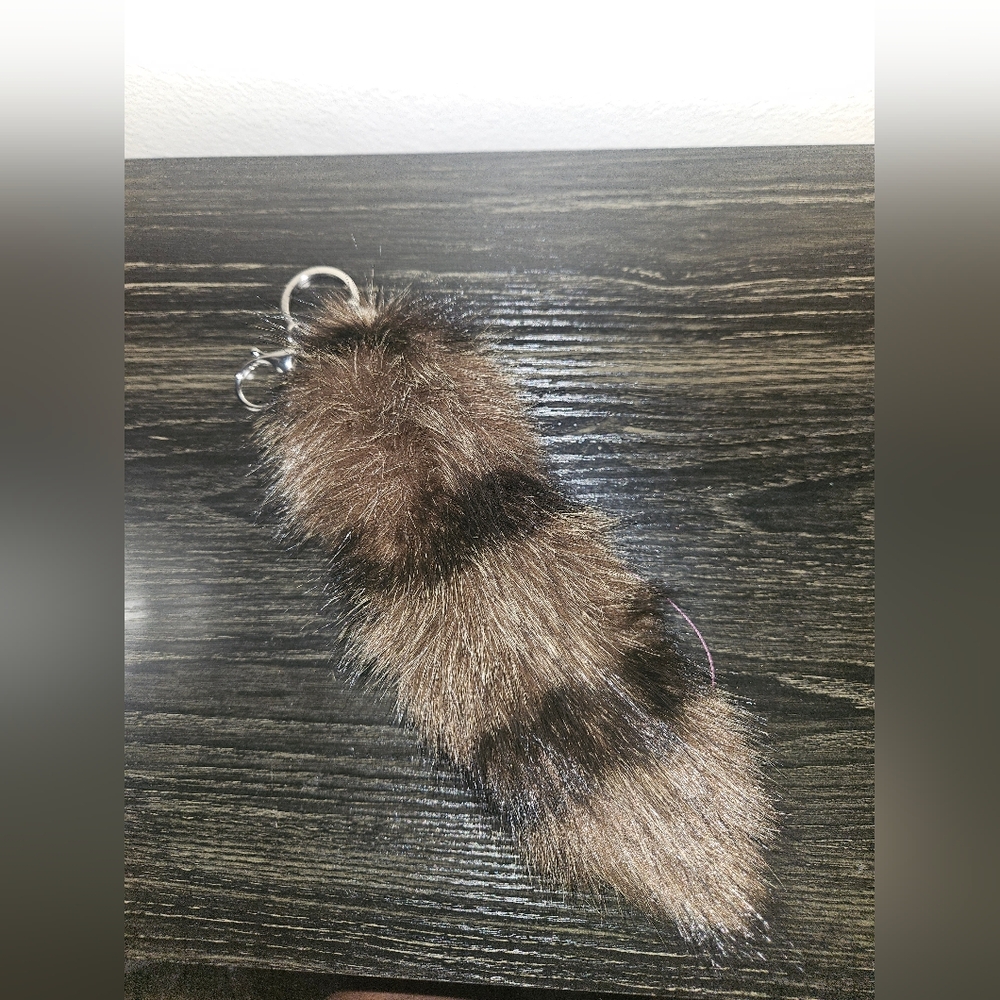 🌺 Lot B/E Brown and Black Fur Tail Keychain